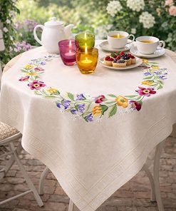 KAMACA Stickpackung Blumen Plattstich Stielstich vorgezeichnet komplettes Stickset mit Stickvorlage Stickerei-Kit zum Selbersticken Erwachsene (Blumenkranz MD 80x80 cm)