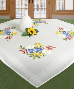 KAMACA Stickpackung Tischdecke Plattstich Stielstich Blumen vorgedruckte Stickdecke inkl. Stickgarn Stickvorlage und Anleitung Stickset zum Selbersticken für Erwachsene (Alpenblumen MD 80x80 cm)